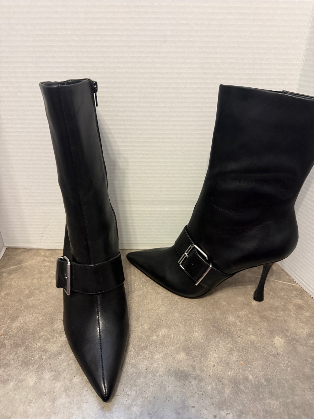 Steve Madden Black Pointed-Toe Buckle Ankle Boots Sz 9.5